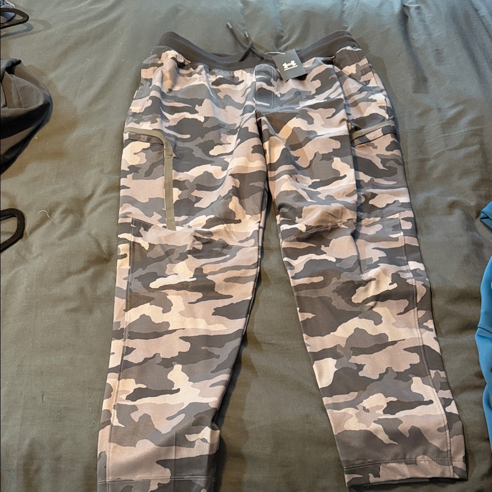 Under Armour Men's Cargo Pants - Camouflage Gray
